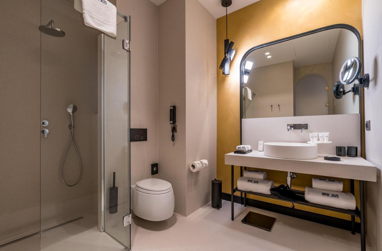 Monograph Freedom Square Hotel Tbiliszi Kültér fotó Bathroom