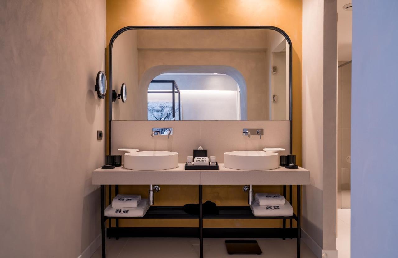 Monograph Freedom Square Hotel Tbiliszi Kültér fotó Bathroom