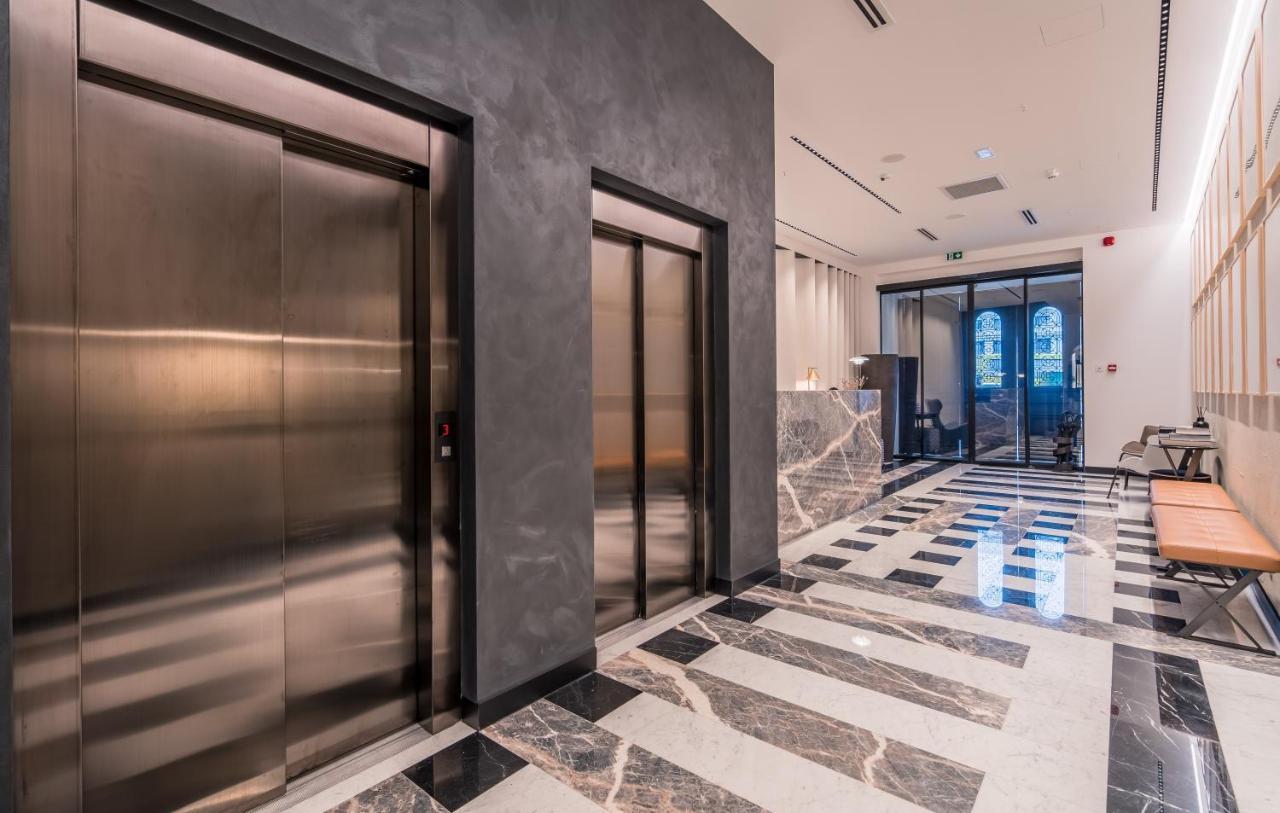 Monograph Freedom Square Hotel Tbiliszi Kültér fotó The elevators at the hotel